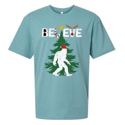 Believe Bigfoot Sasquatch Yeti Santa Hat Christmas Pajamas Sueded Cloud Jersey T-Shirt