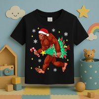 Bigfoot Carrying Christmas Tree Funny Xmas 2021 Sasquatch Toddler T-Shirt