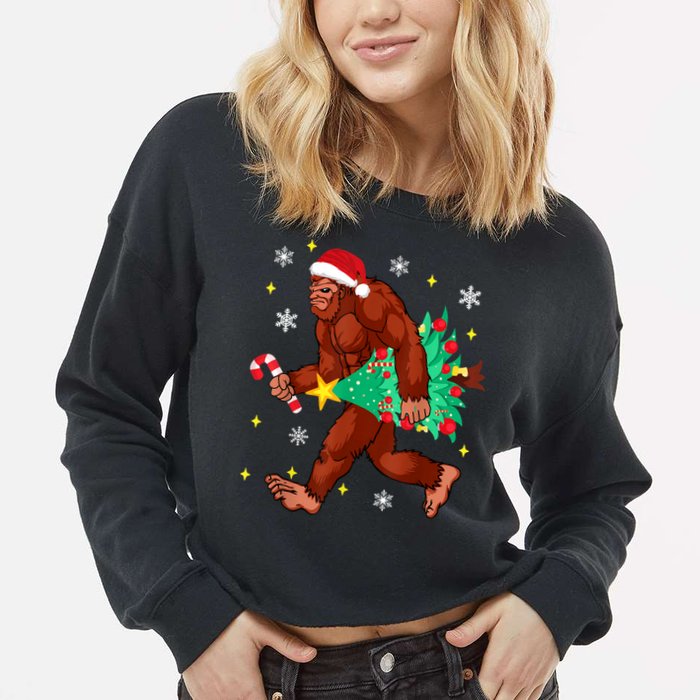 Bigfoot Carrying Christmas Tree Funny Xmas 2021 Sasquatch Cropped Pullover Crew