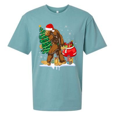 Bigfoot Christmas Tree Lights Xmas Sasquatch Lovers Sueded Cloud Jersey T-Shirt