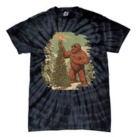 Bigfoot Christmas Tree Lights Tarot Xmas Sasquatch Tie-Dye T-Shirt