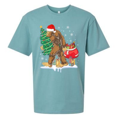 Bigfoot Christmas Tree Lights Xmas Sasquatch Lovers Sueded Cloud Jersey T-Shirt