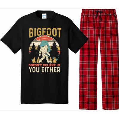 Bigfoot Doesnt Believe In You Either Funny Sasquatch Vintage Pajama Set