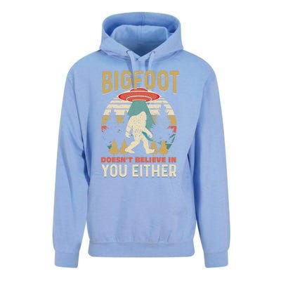 Bigfoot Doesnt Believe In You Either Funny Sasquatch Vintage Great Gift Unisex Surf Hoodie