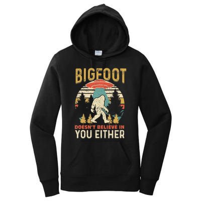 Bigfoot Doesnt Believe In You Either Funny Sasquatch Vintage Women's Pullover Hoodie