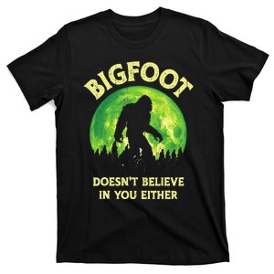 Bigfoot Doesn't Believe In You Either Funny Sasquatch Retro T-Shirt