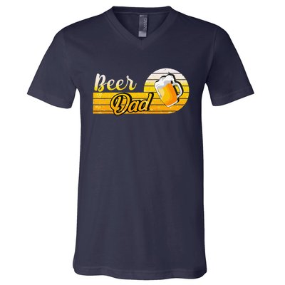 Beer Dad Birthday Holidays Father´s Day V-Neck T-Shirt