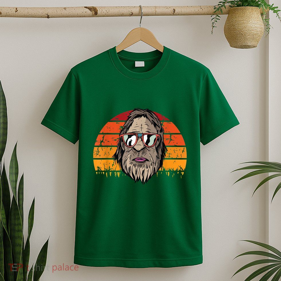 Bigfoot Dad Fathers Day Retro Vintage Sasquatch Yeti Papa T-Shirt