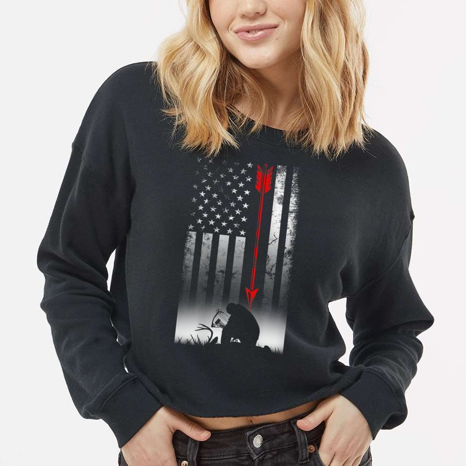 Bow Deer Hunting American Flag For Bow Hunting Cropped Pullover Crew