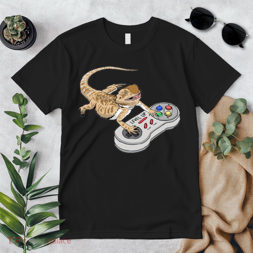 Bearded Dragon Playing Video Game Reptiles Pagona Gamers Premium T-Shirt