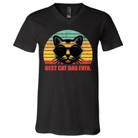 Best Cat Ever - Retro Vintage Design V-Neck T-Shirt