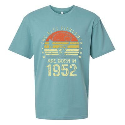 Best Fishermen Are Born In 1952 69th Birthday Fishing Gift Sueded Cloud Jersey T-Shirt