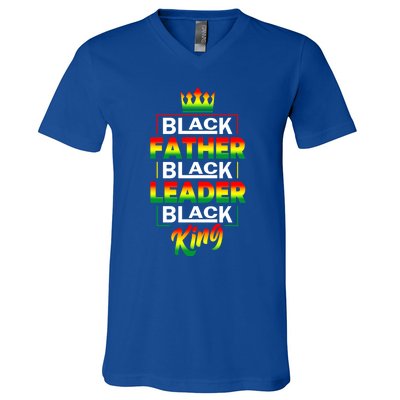 Black Father Black King African American Dad Juneteenth Funny Gift V-Neck T-Shirt