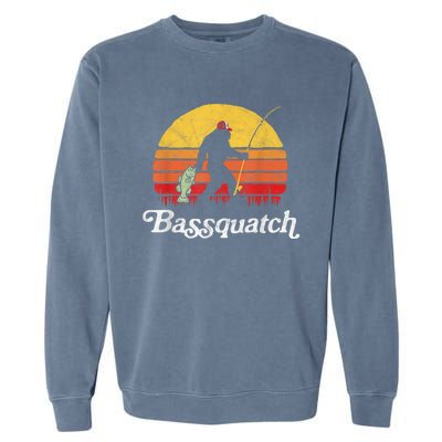 Bassquatch! Funny Bigfoot Fishing Outdoor Retro Funny Fishing Bigfoot Merch Garment-Dyed Sweatshirt