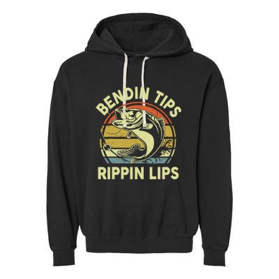 Bass Fish Dad Bendin Tips Rippin Lips Funny Papa Fishing Garment-Dyed Fleece Hoodie