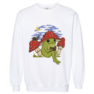 Book Fan Frog with Mushroom Hat Cottagecore Goblincore Garment-Dyed Sweatshirt