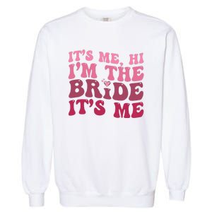  Bride Funny Its Me Hi I'm The Bride Its Me Garment-Dyed Sweatshirt