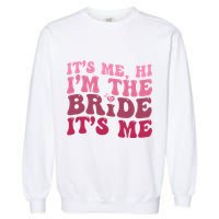  Bride Funny Its Me Hi I'm The Bride Its Me Garment-Dyed Sweatshirt