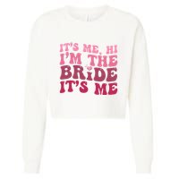 Bride Funny Its Me Hi I'm The Bride Its Me Cropped Pullover Crew