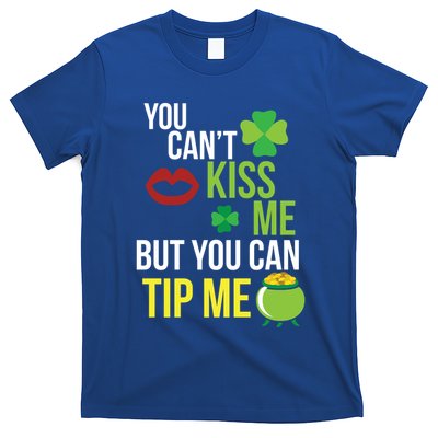Bartender Funny St Patricks Day Waitress Waiter Server Gift T-Shirt