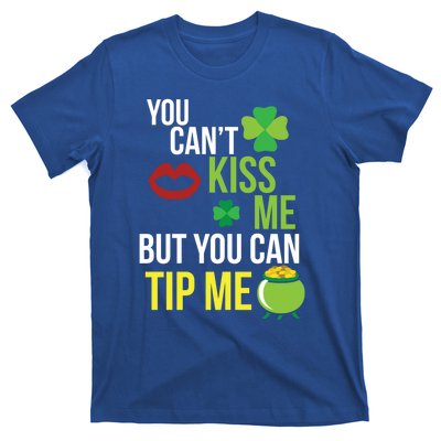 Bartender Funny St Patricks Day Waitress Waiter Server Gift T-Shirt