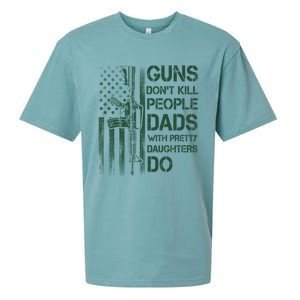 Best Gift Guns DonT Kill People Dads With Pretty Daughters Sueded Cloud Jersey T-Shirt