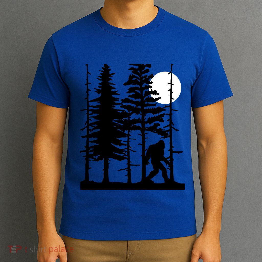 Bigfoot Hiding In Forest For Sasquatch Believers Gift T-Shirt