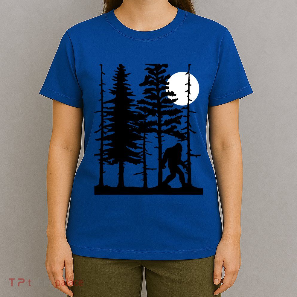 Bigfoot Hiding In Forest For Sasquatch Believers Gift T-Shirt