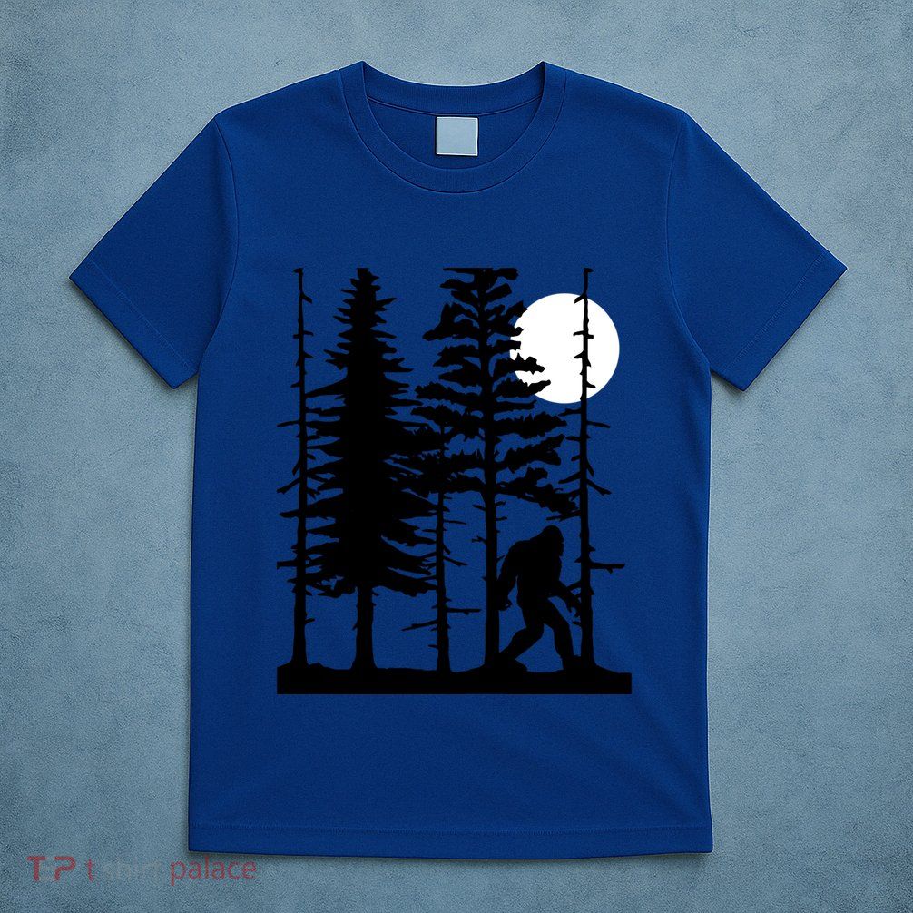 Bigfoot Hiding In Forest For Sasquatch Believers Gift T-Shirt