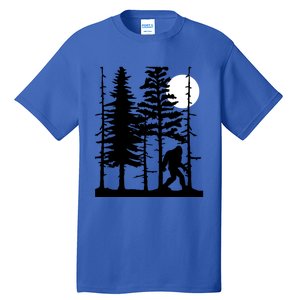 Bigfoot Hiding In Forest For Sasquatch Believers Gift Tall T-Shirt