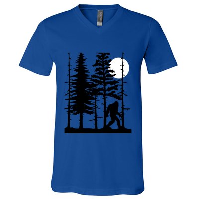 Bigfoot Hiding In Forest For Sasquatch Believers Gift V-Neck T-Shirt