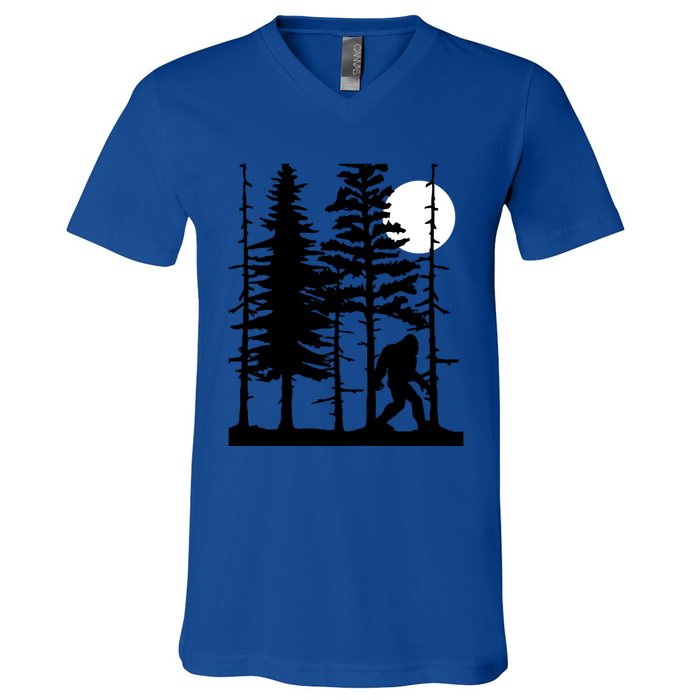 Bigfoot Hiding In Forest For Sasquatch Believers Gift V-Neck T-Shirt