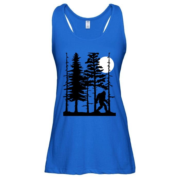 Bigfoot Hiding In Forest For Sasquatch Believers Gift Ladies Essential Flowy Tank