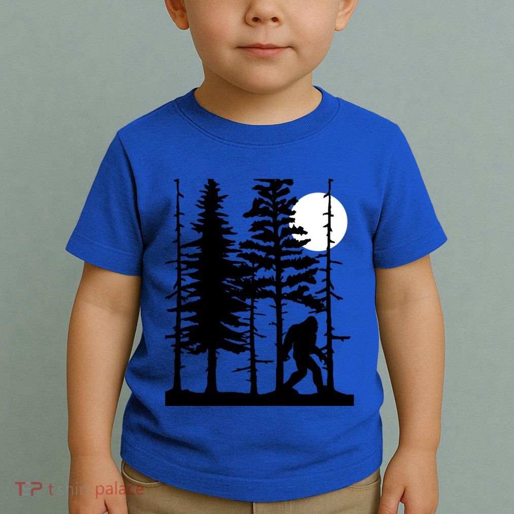 Bigfoot Hiding In Forest For Sasquatch Believers Gift Toddler T-Shirt