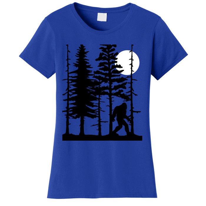 Bigfoot Hiding In Forest For Sasquatch Believers Gift Women's T-Shirt