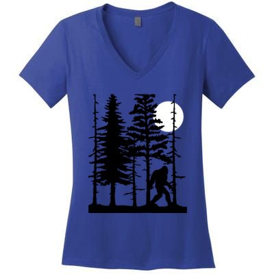 Bigfoot Hiding In Forest For Sasquatch Believers Gift Women's V-Neck T-Shirt