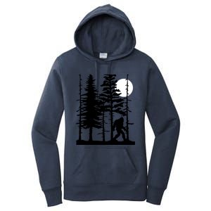 Bigfoot Hiding In Forest For Sasquatch Believers Gift Women's Pullover Hoodie