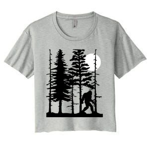 Bigfoot Hiding In Forest For Sasquatch Believers Gift Women's Crop Top Tee