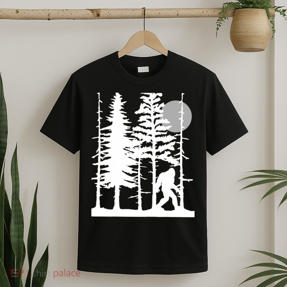 Bigfoot Hiding In Forest For Sasquatch Believers T-Shirt