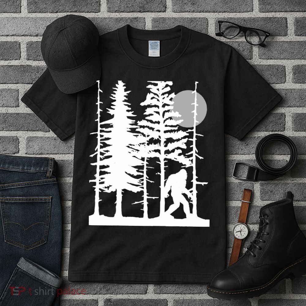 Bigfoot Hiding In Forest For Sasquatch Believers Tall T-Shirt
