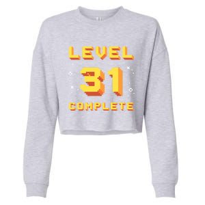 Born In 1990 Level 31 Complete 31th Birthday Retro Gaming Gift Cropped Pullover Crew