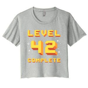 Born In 1979 Level 42 Complete 42th Birthday Retro Gaming Gift Women's Crop Top Tee