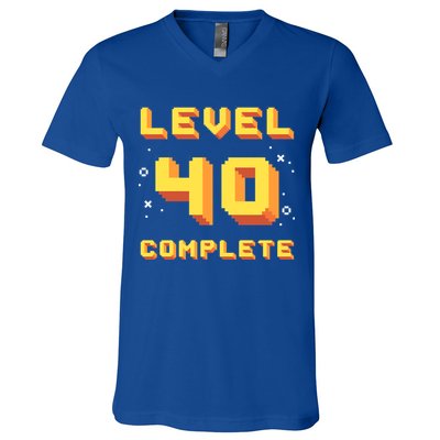 Born In 1981 Level 40 Complete 40th Birthday Retro Gaming Gift V-Neck T-Shirt