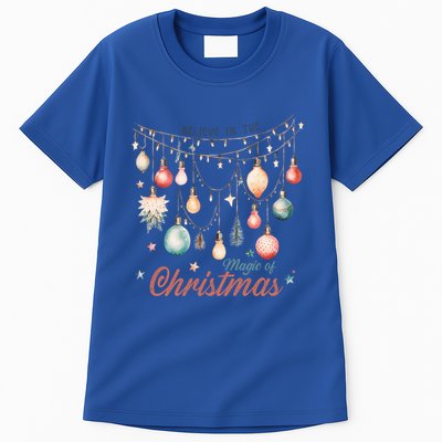 Believe In The Magic Of Christmas Vintage Lights Ornats Gift Tall T-Shirt