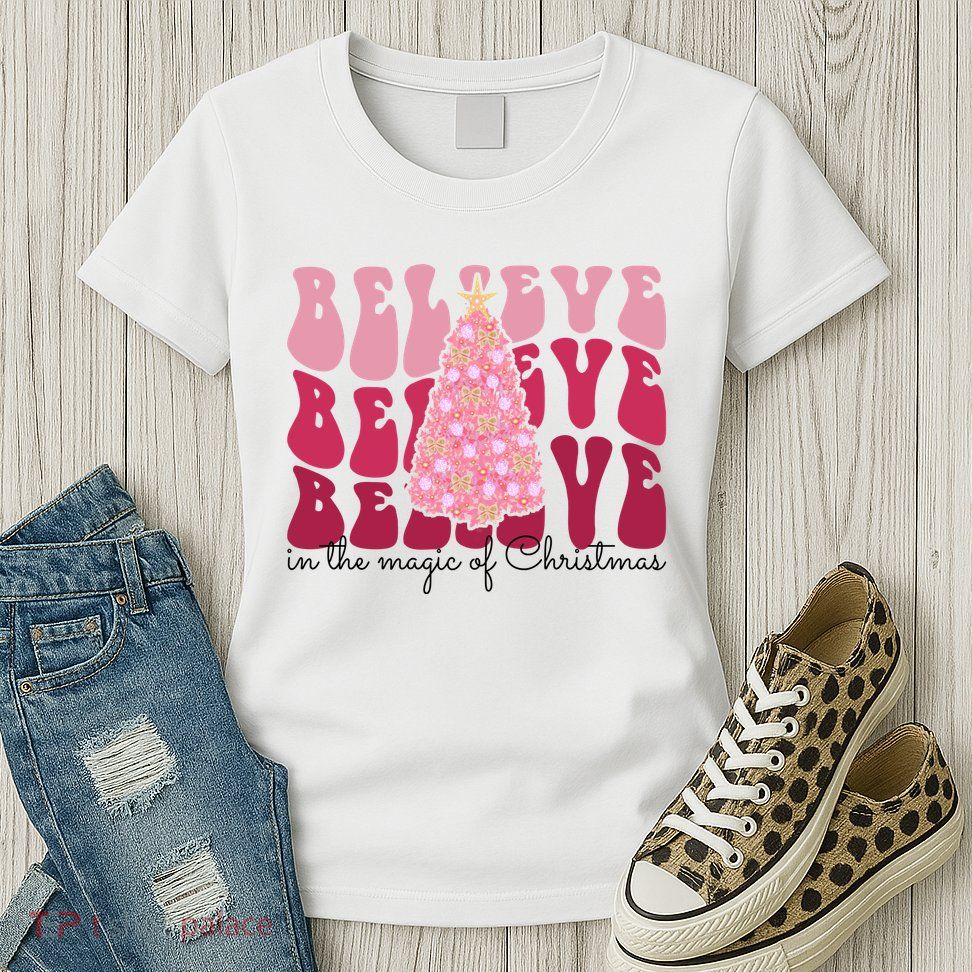 Believe Im The Magic Of Christmas Retro Holiday Womens T-Shirt