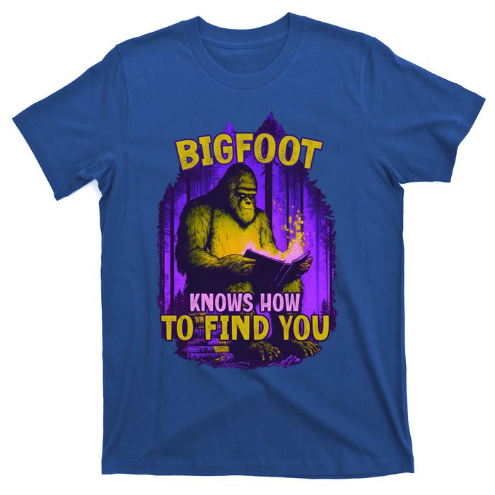 Bigfoot Knows How To Find You Loves To Read Cool Gift T-Shirt