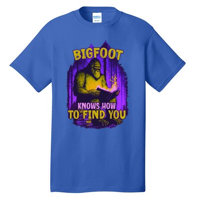 Bigfoot Knows How To Find You Loves To Read Cool Gift Tall T-Shirt