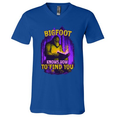 Bigfoot Knows How To Find You Loves To Read Cool Gift V-Neck T-Shirt