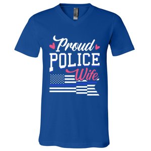 Blue Line Heart Design Wife Of Police Proud Usa Meaningful Gift V-Neck T-Shirt