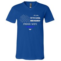 Blue Line Heart Design Wife Of Police Proud Usa Meaningful Gift V-Neck T-Shirt